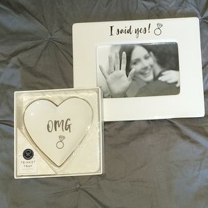 2 Engagement frame and ring holder